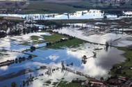 Überschwemmte Felder in Koselitz in der Nähe von Großenhain im Bundesland Sachsen