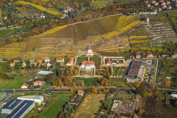 Schloss Wackerbarth in Radebeul im Bundesland Sachsen im Herbst