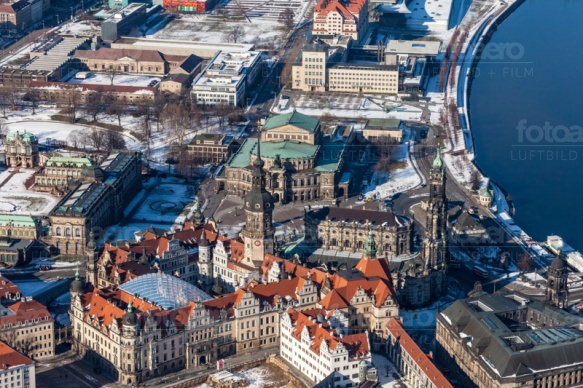 Schneebedeckte Altstadt von Dresden im Bundesland Sachsen