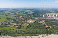 Hirschfelde im Bundesland Sachsen mit Kraftwerk Turów und Tagebau Bogatynia in Polen