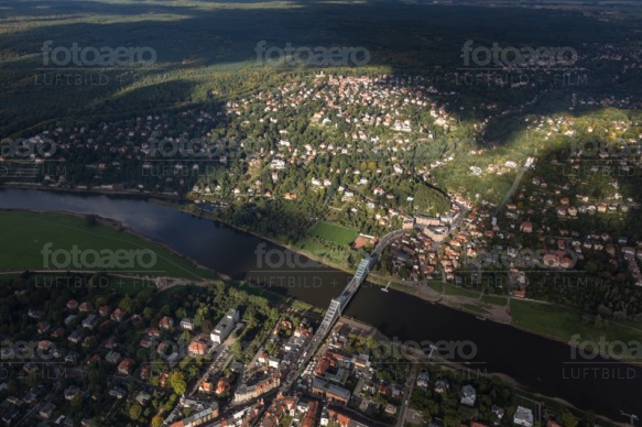 Das Blaue Wunder über die Elbe in Dresden im Bundesland Sachsen