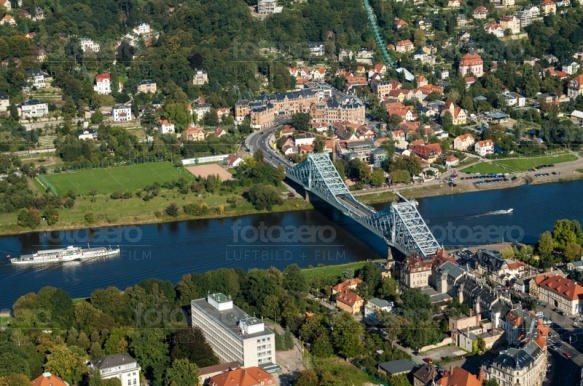 Das Blaue Wunder an der Elbe in Dresden bei Sachsen.