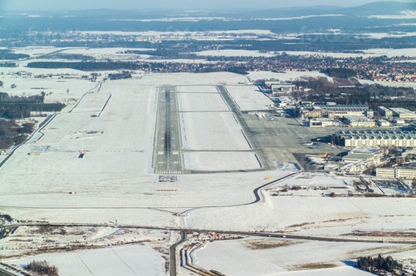 Flughafen Dresden im Winter im Bundesland Sachsen