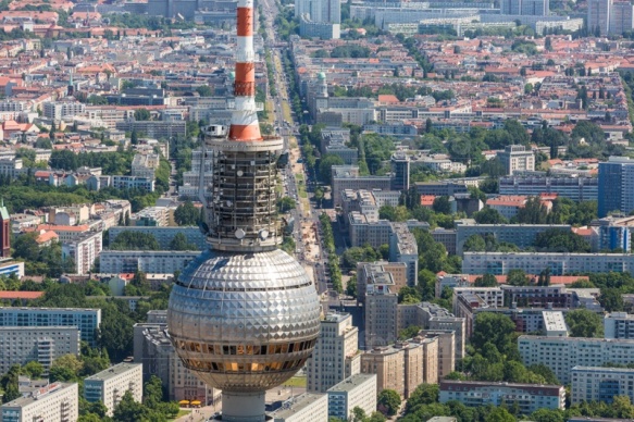 Berliner Fernsehturm ganz nah