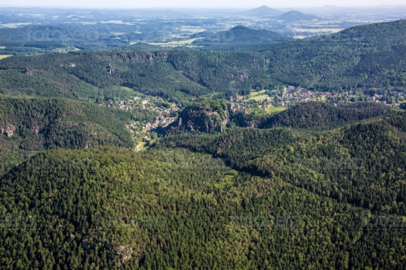 Zittauer Gebirge mit Oybin und Klosterruine im Bundesland Sachsen