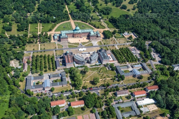 Neues Palais im Park Sanccoucci in Potsdam bei Brandenburg.