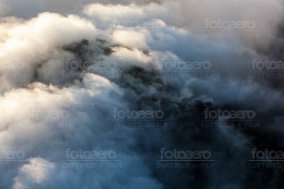 Wolken an einem Berg in der Sächsischen Schweiz