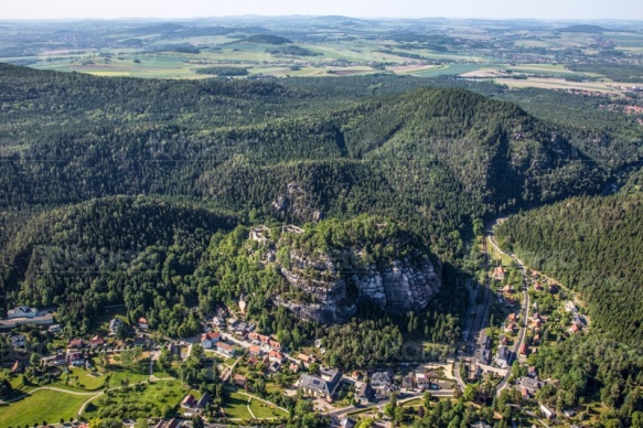 Oybin mit Klosterruine im Zittauer Gebirge im Bundesland Sachsen
