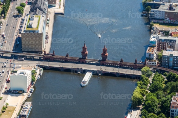 Oberbaumbrücke in der Hauptstadt Berlin
