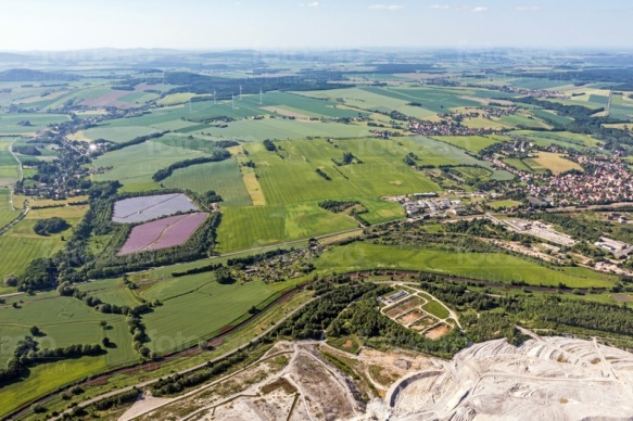 Hirschfelde im Bundesland Sachsen mit Kraftwerk Turów und Tagebau Bogatynia in Polen