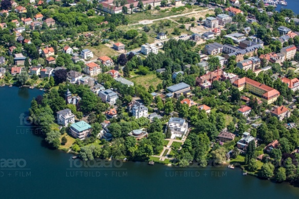 Blick über den Heiligen See zur Berliner Vorstadt in Potsdam.