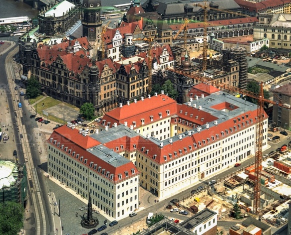 Taschenbergpalais in Altstadt von Dresden im Bundesland Sachsen
