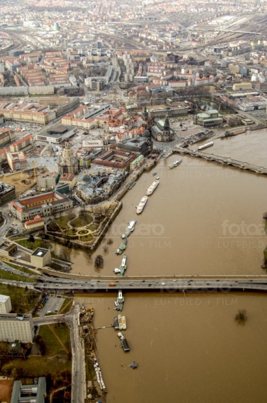 Der Dresdner Altmarkt im Hochwasser.