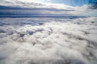 Zwischen zwei Wolkenschichten