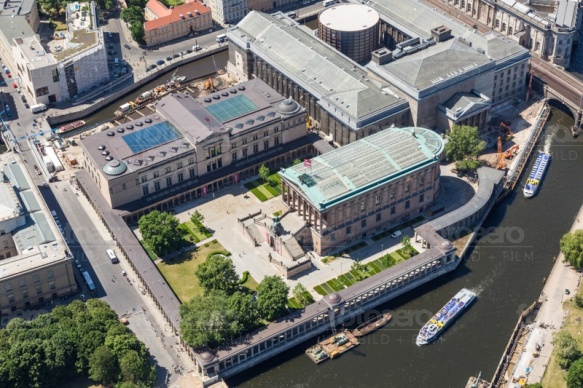 Altes Nationalgalerie und neues Museum in Berlin Mitte.