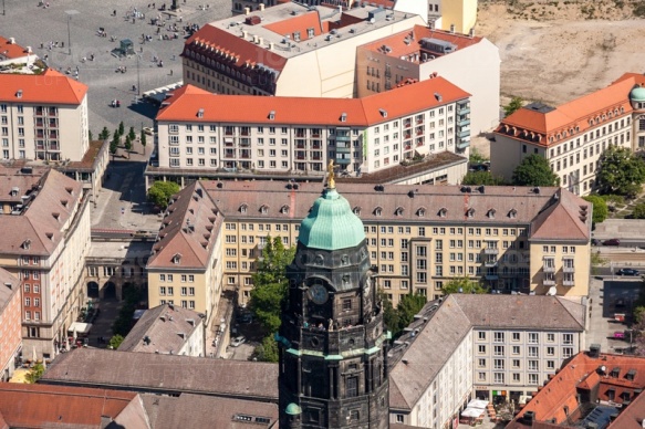 Kirchturmspitze von der Kreuzkirche in der Dresdner Altstadt im Bundesland Sachsen