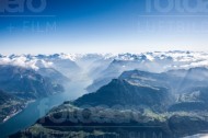 VierwaldstÃ¤ttersee und seine Gebirge in der Zentralschweiz
