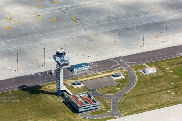 Tower auf dem Flughafen Berlin Schönefeld.
